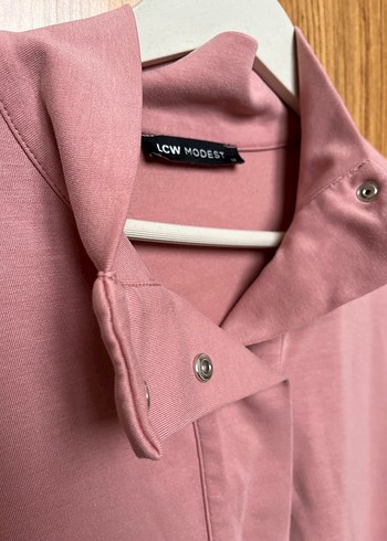 LC Waikiki Düğmeli Yüksek Yakalı Pembe Sweatshirt