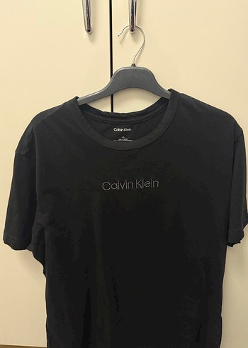 Calvin Klein l