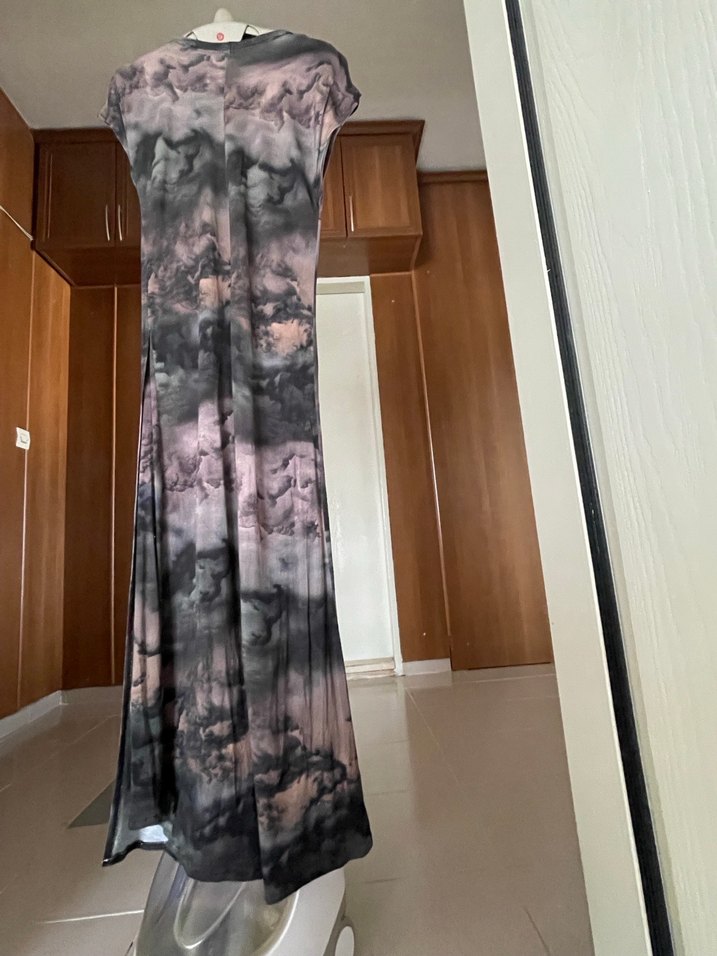 Uzun Kamuflaj Benzeri Desenli Rahat Elbise - Görsel 2