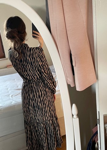 Kahverengi Zebra Desenli Uzun Kadın Elbisesi - Görsel 3