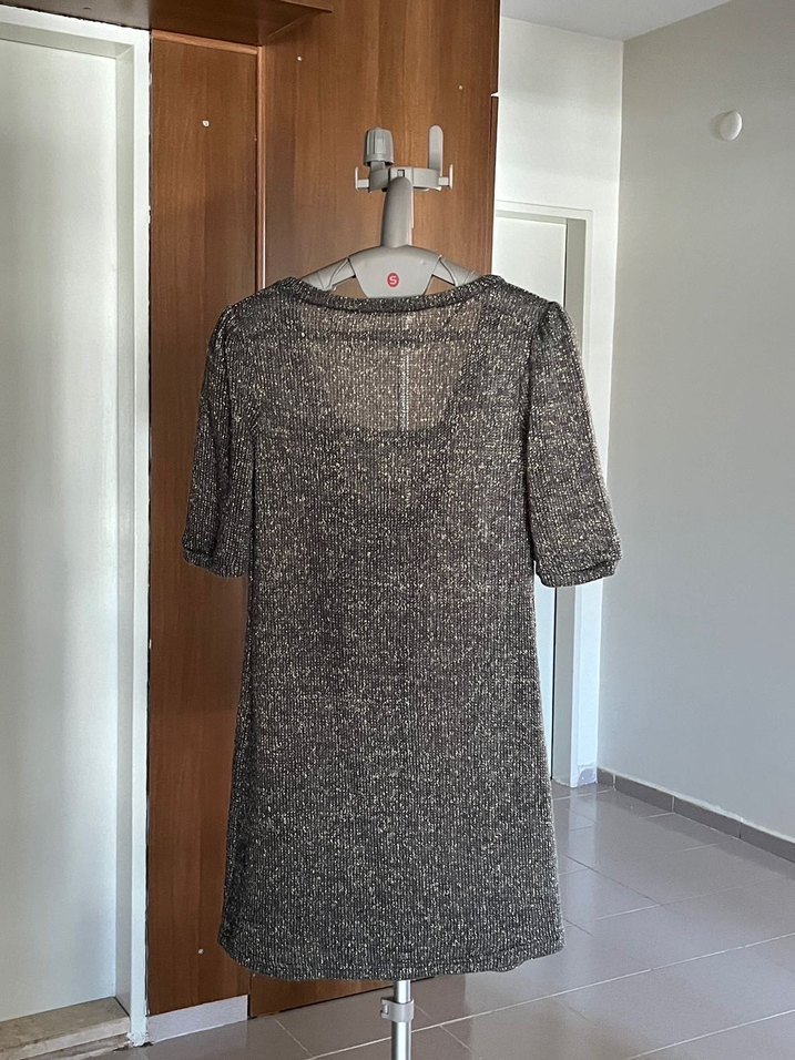 V Yaka Triko Midi Elbise - Görsel 4