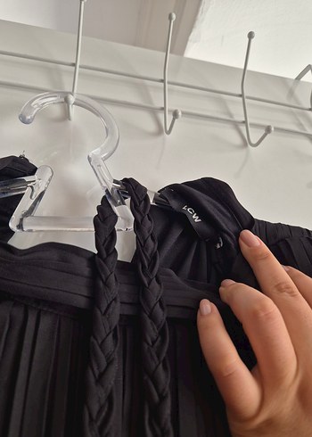 LC Waikiki LCW Piliseli Siyah Uzun Kadın Elbise