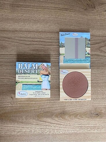 Beden The Balm Desert Bronzer