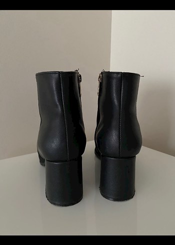 Fabrika Siyah Kadın Bot