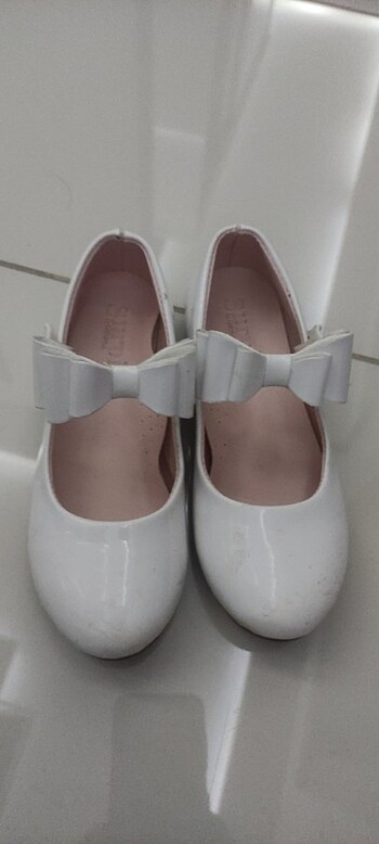 Kız çocuk Beyaz rugan ayakkabı 