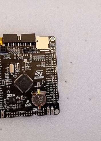 Stm32f407 discovery muadilidir.