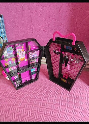 Monster high draculaura'nın dolabı