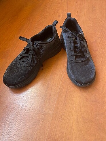 37,5 Beden Skechers