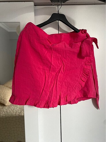 Pembe şort etek