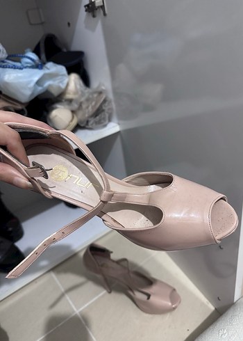 inci Pembe Tokalı Stiletto Topuklu Kadın Ayakkabı