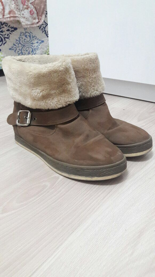Kahverengi sıcak tutan bot
