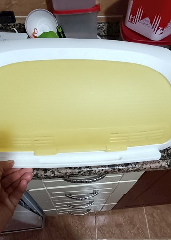 Beden Tupperware ekmeklik