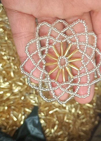 Altın Rengi Parlak Tırnak Süslemeleri - Görsel 2