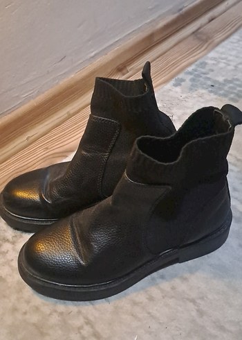 Siyah Deri Kadın Botları - Görsel 2