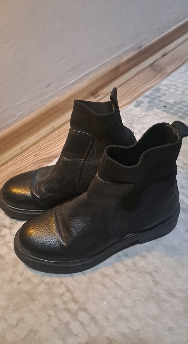 Siyah Deri Kadın Botları - Görsel 2