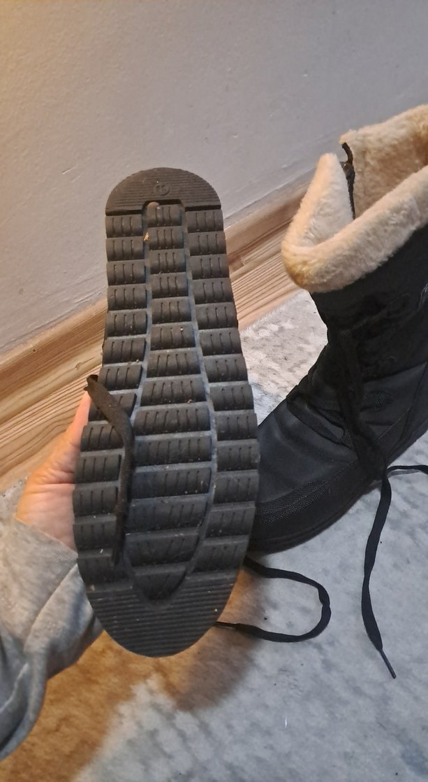 Siyah Kadin Botu - Görsel 4