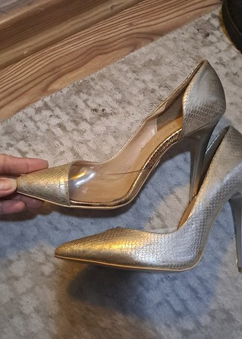 Altın Rengi Yılan Desenli Stiletto Topuklu Kadın Ayakkabı - Görsel 4