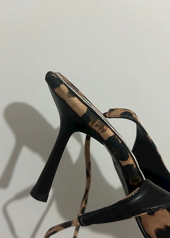 Diğer Leopar Desenli Süet Stiletto Bilekten Bağlamalı Topuklu Ayakkabı