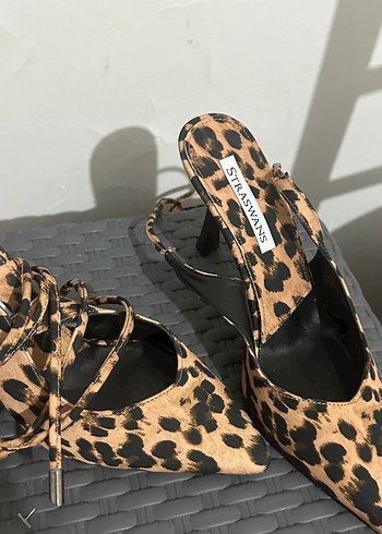 Leopar Desenli Süet Stiletto Bilekten Bağlamalı Topuklu Ayakkabı