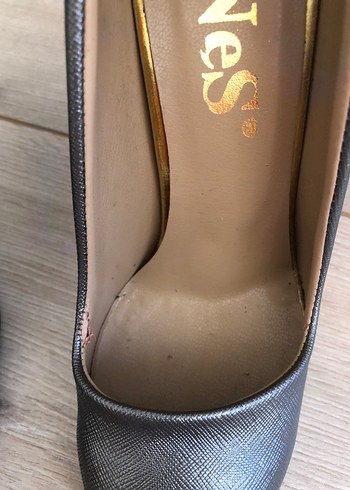 36 Beden Gri Parlak Yılan Desenli Stiletto