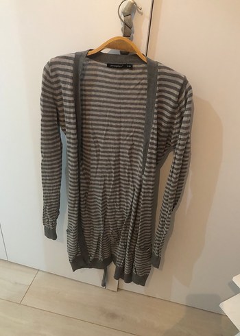 Gri Çizgili Uzun Kollu Düğmeli Kadın Hırka - Görsel 3