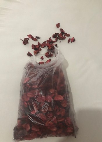 Kırmızı kuru gül süsü