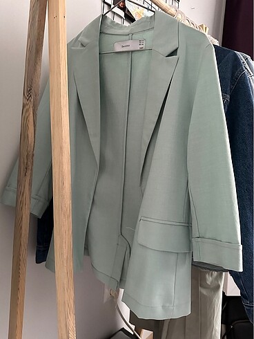 BERSHKA CEKET