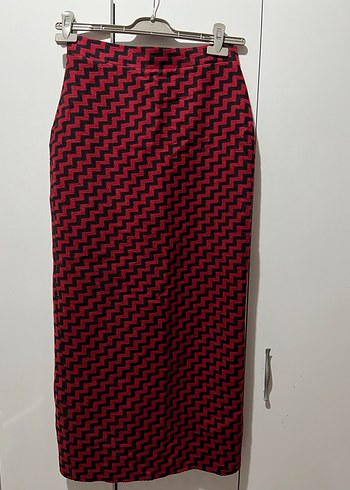 Kırmızı Uzun Kalem Etek - Görsel 2