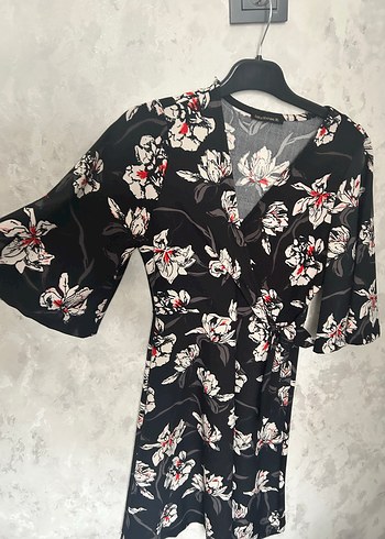 Siyah Çiçek Desenli V Yaka Mini Elbise - Görsel 2