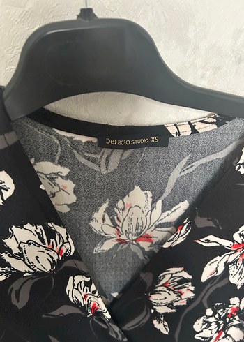 Siyah Çiçek Desenli V Yaka Mini Elbise - Görsel 3