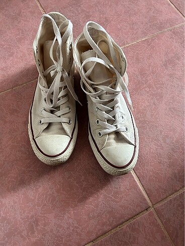 37 Beden beyaz Renk Converse orijinal ayakkabı