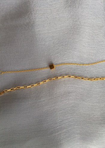 Zincir Detaylı Minimalist Altın Bileklik