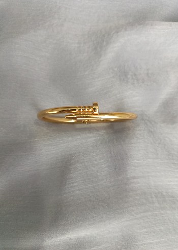 Altın Renkli Tokalı Minimalist Bilezik