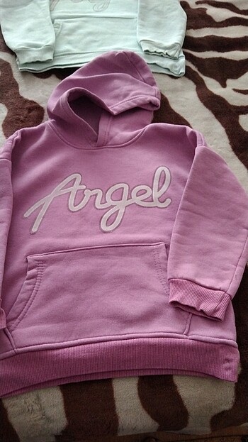 Diğer 2 adet kız çocuk kapşonlu sweatshirt