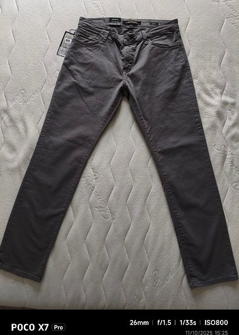 Mavi 34-32 Marcus model. slim straight leg. sıfır. Boyner den