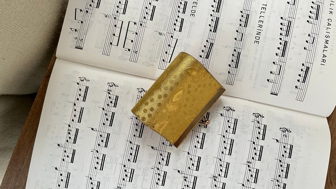 Altın Renkli Kadın Cüzdanı - Görsel 2