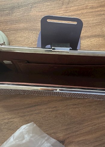 Zincir Detaylı Parlak Bej Yılan Desenli Kadın Portföy Çanta - Görsel 3