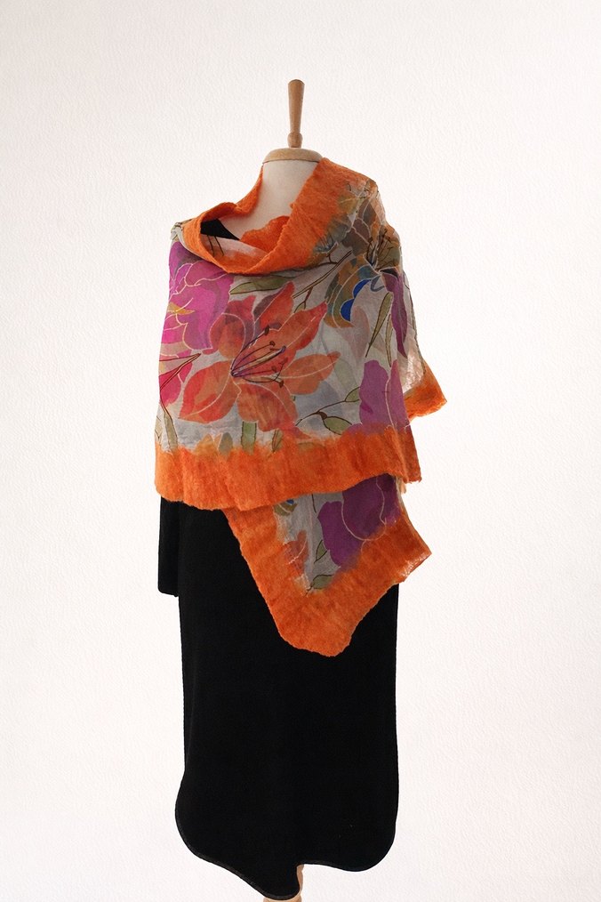 Çiçek Desenli Turuncu Kadın İpek Şal - Görsel 2