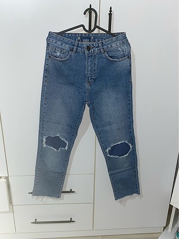 Yama detaylı kot pantolon