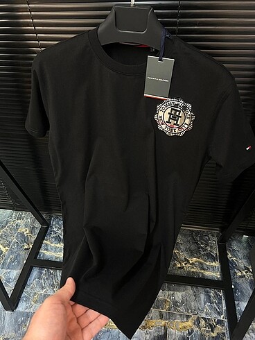 TOMMY HİLFİGER TİŞÖRT