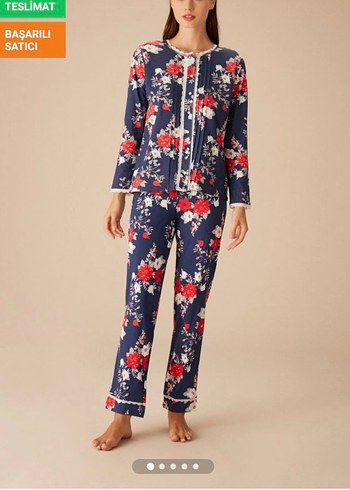 Çiçek Desenli Lacivert Kadın Pijama Takımı