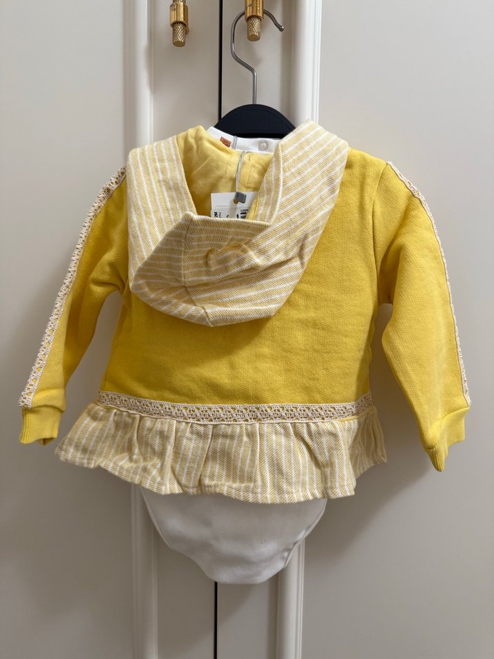 Sarı Nakışlı Fırfırlı Bebek Takımı - Görsel 3