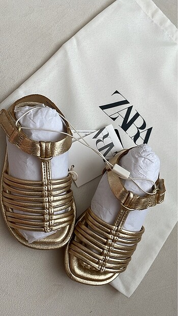 Zara zara bantlı metalik sandalet