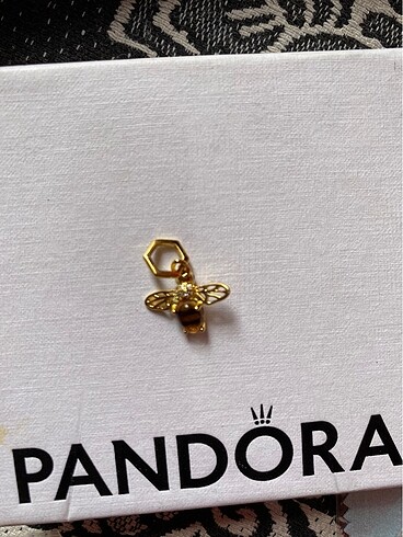 Pandora Arı charm