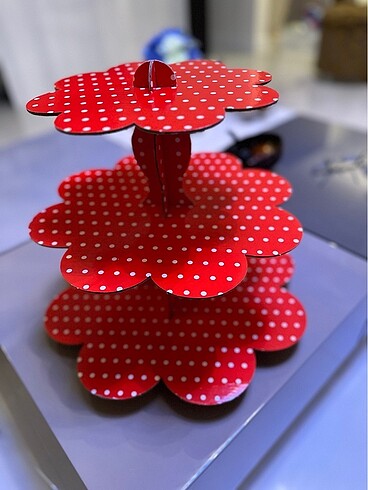 Muffin cupcake karton standı 3 katlı kırmızı puantiyeli