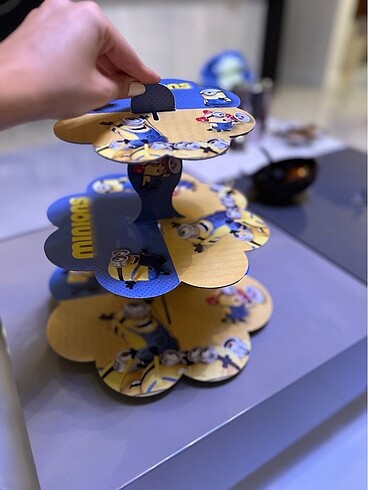 Minion ve super wings muffin standı