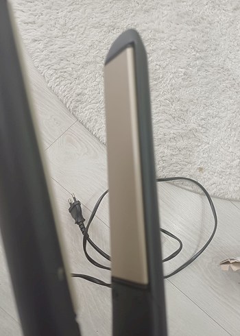 Bej ve gri saç düzleştirici