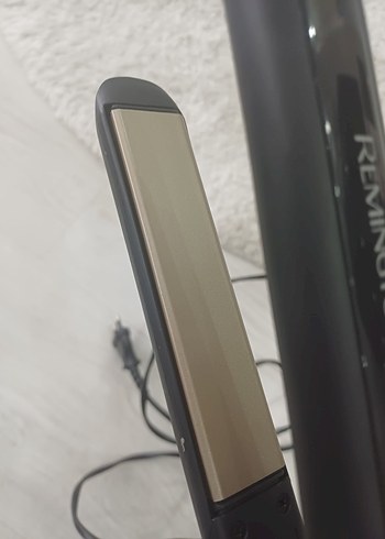 Remington Bej ve gri saç düzleştirici