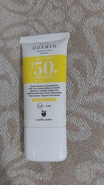 COSMED 50 SPF MİNERAL FİLTRELİ GÜNEŞ KREMİ