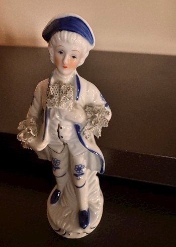 Beyaz ve Lacivert Detaylı Porselen Figürin Seti - Görsel 3